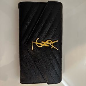 Saint Laurent
Large YSL Grain de Poudre Leather Flap
Wallet